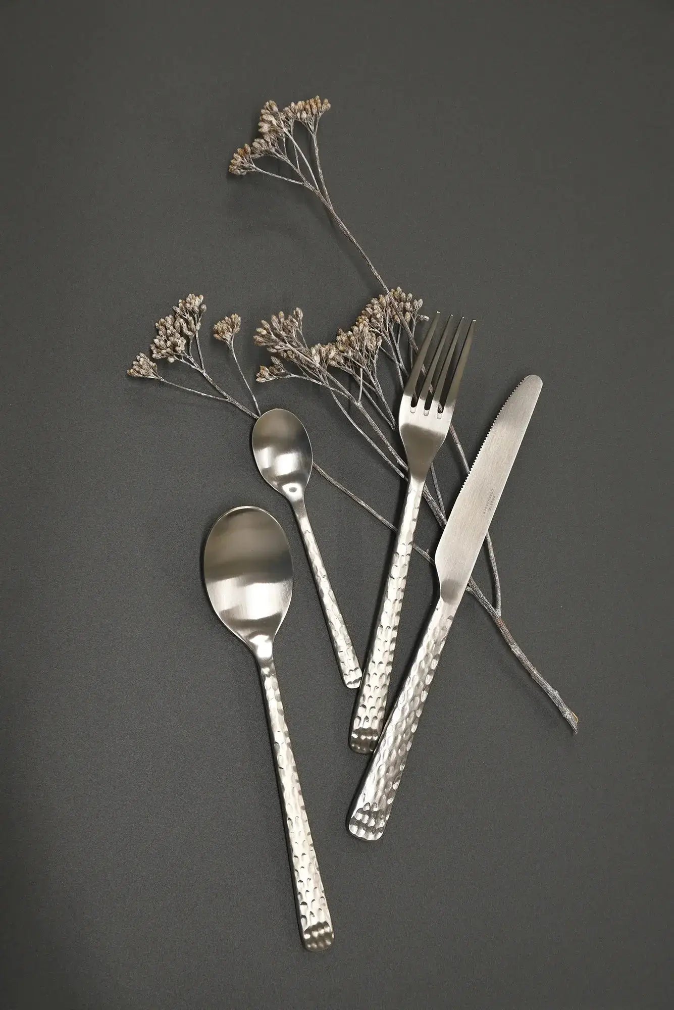 Broste Copenhagen Satin Cutlery Hune Hammered Set May Time
