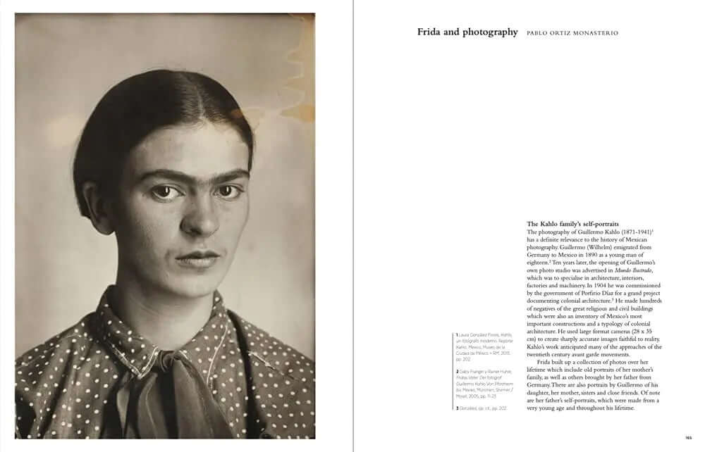 Frida Kahlo: Her Universe Nationwide Book Distributors LTD