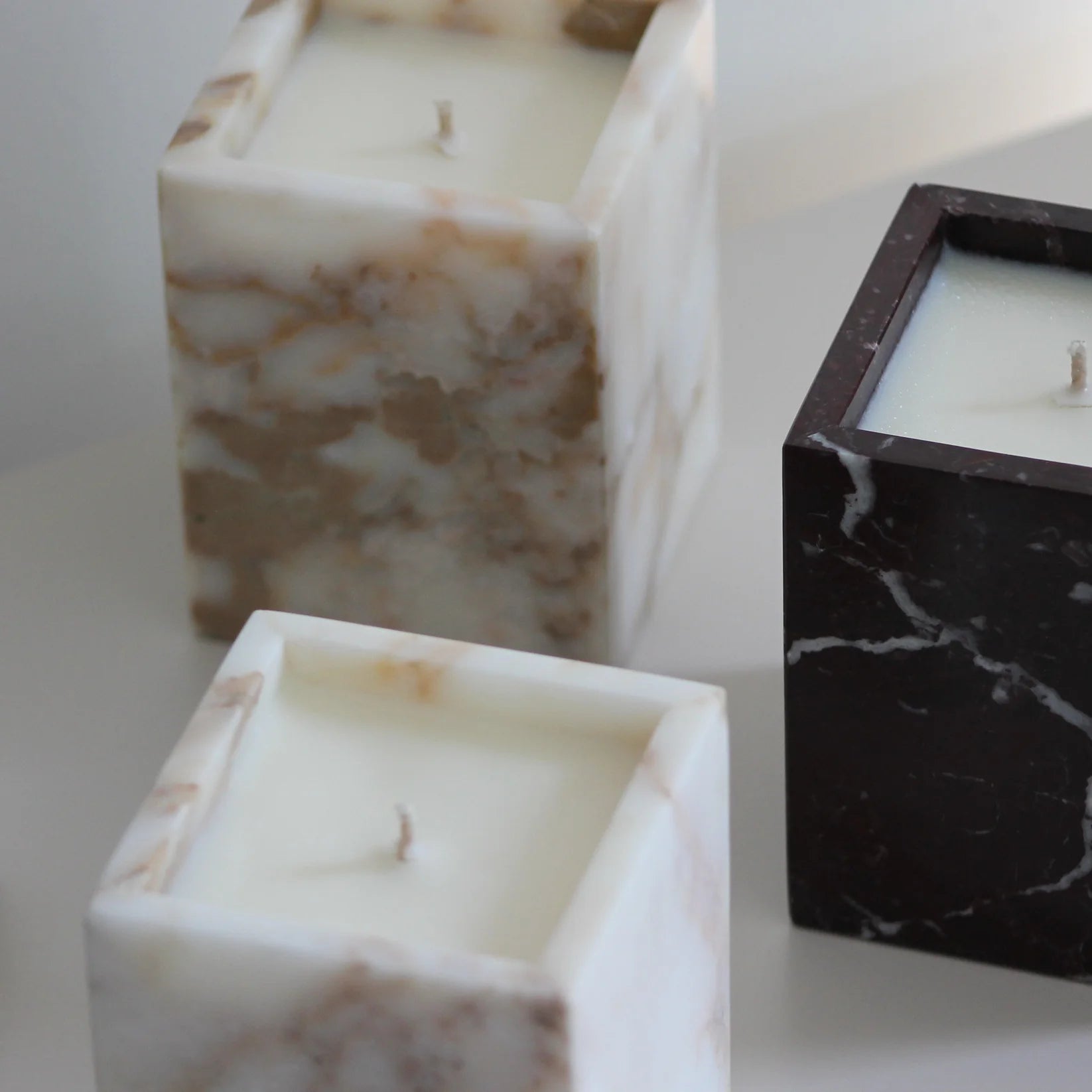 Dawn Candle | Gold - Sandalwood &amp; Vanilla