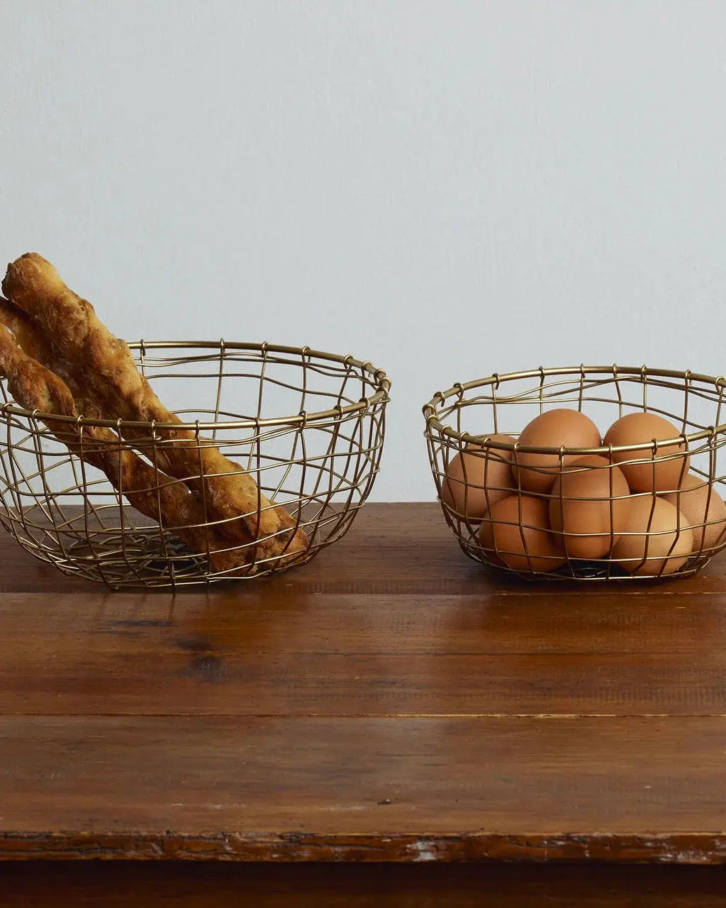 Shallow Round Wire Basket Fog Linen